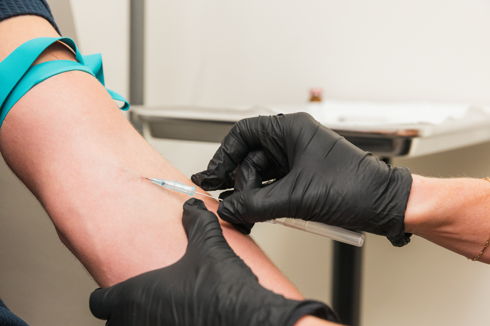 A patient receives an IV treatment at our regenerative therapy clinic in Brooklyn Park